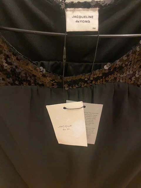 Vestido preto de festa de verão fluido com paetês – chique, elegante – photo 6